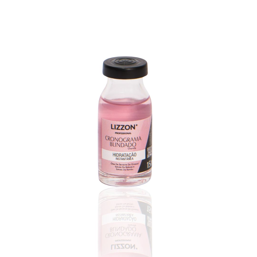 Um pequeno frasco transparente com tampa preta rotulado como Power Dose Hidratação 15 ml, cheio de líquido rosa, está na vertical em um fundo branco com um leve reflexo abaixo.