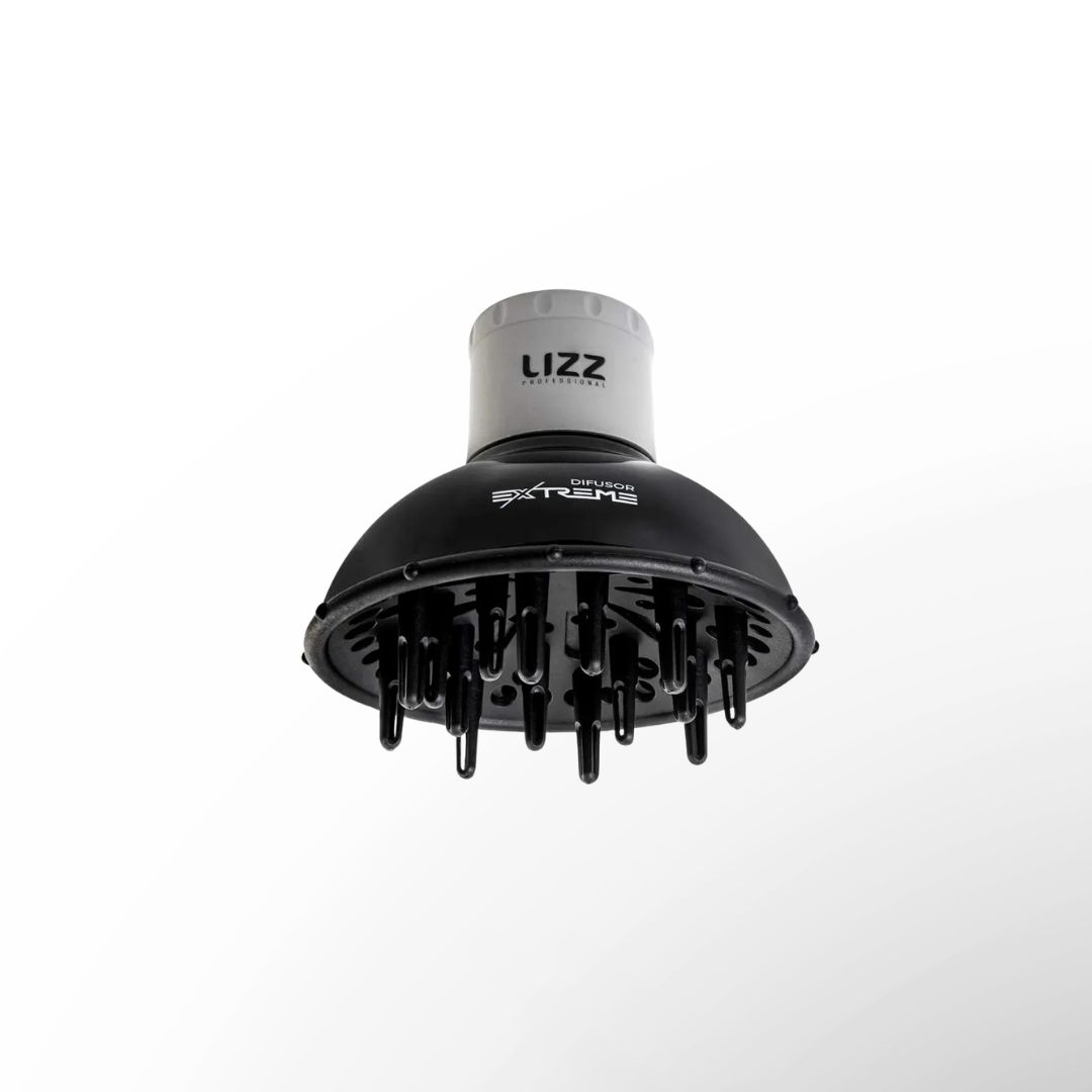 Um acessório Difusor Extreme em preto e branco é exibido em um fundo branco liso, visto de baixo.