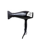 Um secador de cabelo portátil Secador Royal Tech preto com um bocal concentrador, rotulado como "Secador Royal Tech", é exibido em um fundo branco liso.