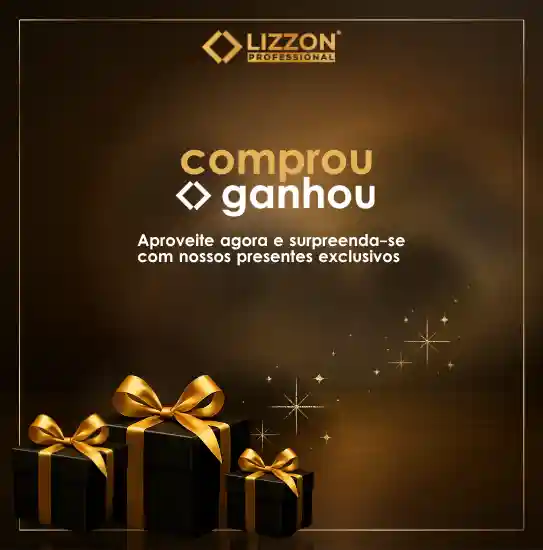 Imagem promocional com o logotipo da Lizzon Professional, a frase comprou ganhou, caixas de presente embrulhadas com laços dourados e texto oferecendo presentes exclusivos da liso em português sobre um fundo marrom com detalhes em dourado.