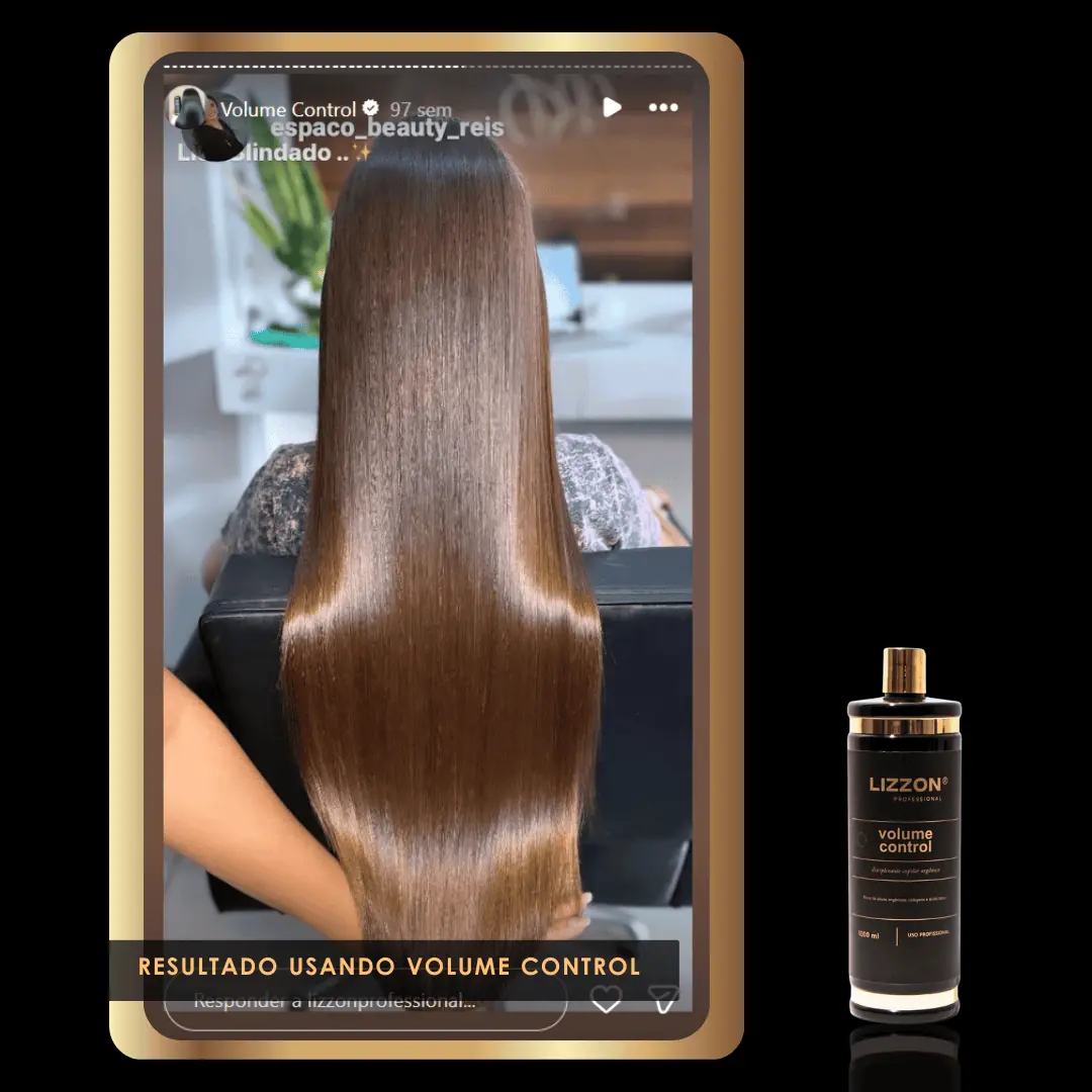 Uma pessoa com cabelos castanhos longos, lisos e brilhantes está sentada em uma cadeira de salão, mostrando o efeito do Volume Control Liso Blindado. Ao seu lado, há um frasco do produto para cabelos Volume Control Liso Blindado.
