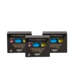 Três caixas pretas com o rótulo "Kit Cronograma Blindado (Combo 3 unidades)" estão dispostas lado a lado, cada uma mostrando frascos azuis, rosas e amarelos - ideais para atualizar sua rotina de cuidados com os cabelos.