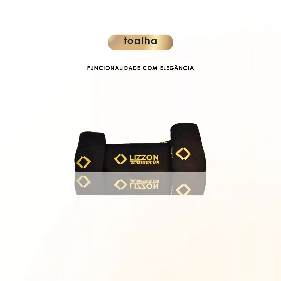 A Toalha Lizzon, preta, registrada e dobrada com o logotipo amarelo Lizzon Professional e detalhes geométricos, está centralizada sobre fundo branco. Acima dela aparecem as palavras "toalha" e "FUNCIONALIDADE COM ELEGÂNCIA".