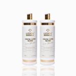 Dois frascos brancos do Lizzon Professional Volume Control Blond (combo 2 unidades) com detalhes em dourado e dosadores de bomba ficam lado a lado em um fundo branco. Cada frasco de 1000 g foi projetado para aumentar o controle de volume dos cabelos loiros.