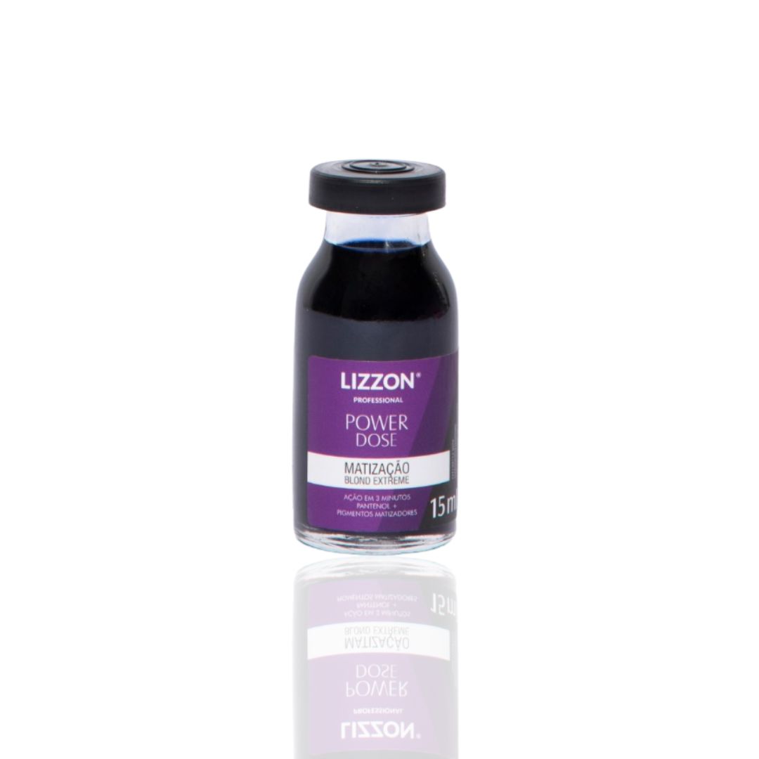 Um frasco de vidro de 15 ml rotulado como Power Dose Ampola Matização Blond Extreme, com uma tampa preta e líquido escuro dentro, é exibido em um fundo branco.