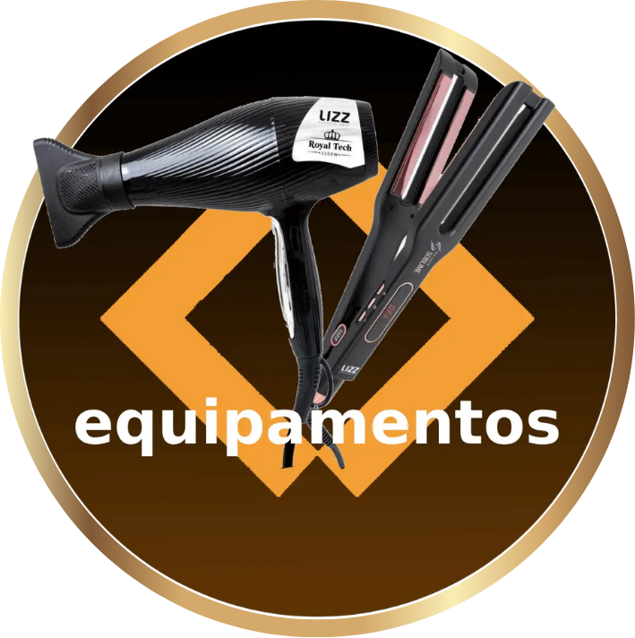 Um secador de cabelo e um alisador de cabelo se sobrepõem em frente a uma forma geométrica laranja e à palavra equipamentos em um fundo circular escuro com uma borda dourada.