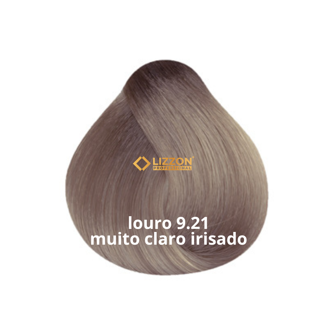Uma amostra de cor de cabelo em formato de lágrima, mostrando um tom de loiro claro com tons iridescentes. O texto na imagem diz: Louro 9.21 muito claro irizado e Lizzon Professional.