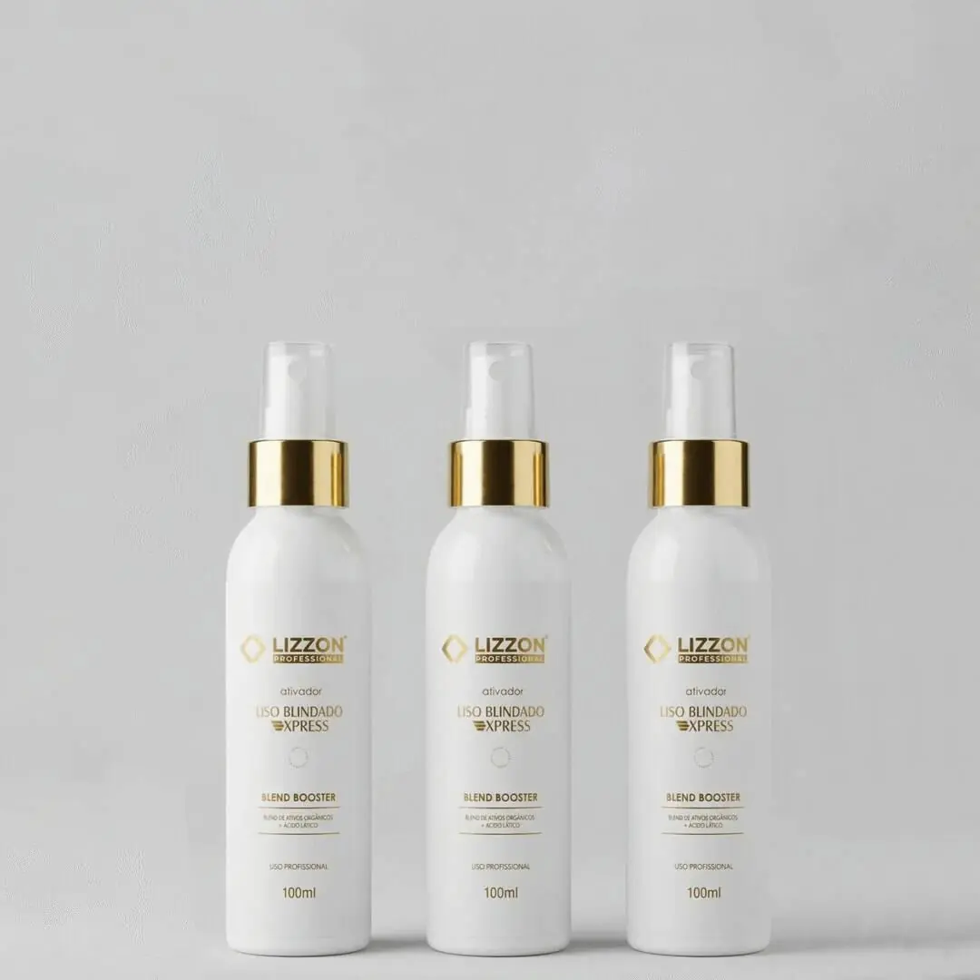 Três frascos brancos de 100 ml com tampas douradas e brancas, com o rótulo "Booster Ativador Liso Blindado Express (Combo 3 unidades)", estão dispostos lado a lado em um fundo cinza claro para resultados instantâneos de alisamento.