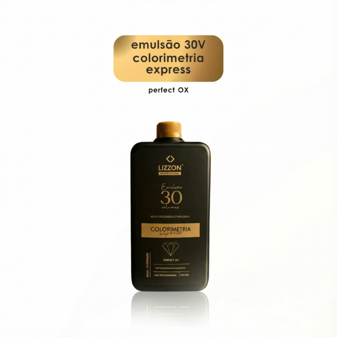 Um frasco preto com o rótulo "Emulsão Oxidante Express 30Vol 900ml" está na vertical em um fundo branco, com o texto do produto em dourado e preto acima dele.