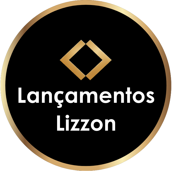 Um logotipo circular preto com uma borda dourada, apresentando um diamante geométrico dourado acima do texto branco 