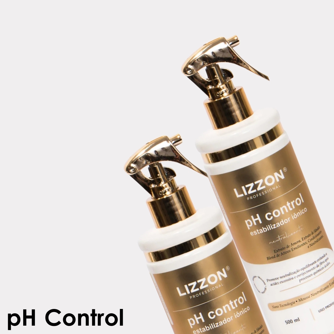 Dois frascos dourados e brancos do produto para cabelos Lizzon Professional pH Control Estabilizador Iônico com tampa em spray são mostrados contra um fundo claro. O texto do rótulo está em português e pH Control está escrito em preto no canto inferior esquerdo.