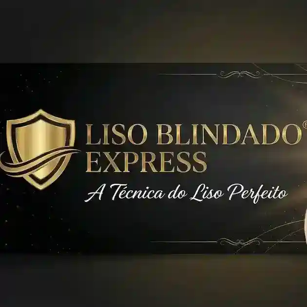 Um banner preto e dourado apresenta o logotipo do escudo da Liso Blindado Express, o nome do produto em negrito e "a técnica do liso perfeito" em letra cursiva abaixo, com brilhos dourados no lado esquerdo.