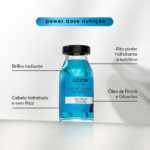 Um frasco transparente com o rótulo Kit Power Dose contém um líquido azul. O texto destaca seus benefícios: brilho radiante, cabelos sem frizz, hidratação intensa, com óleo de rícino e glicerina para resultados nutritivos.