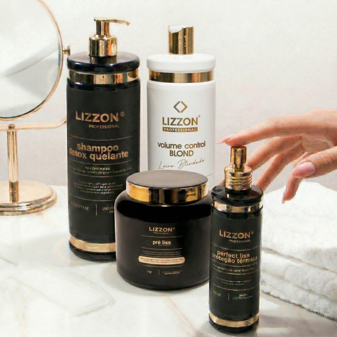 Quatro produtos Lizzon Professional do Kit Liso Blindado Blond + Pré Liss são exibidos em uma superfície branca com uma toalha dobrada e um espelho redondo, enquanto uma mão alcança um dos frascos.