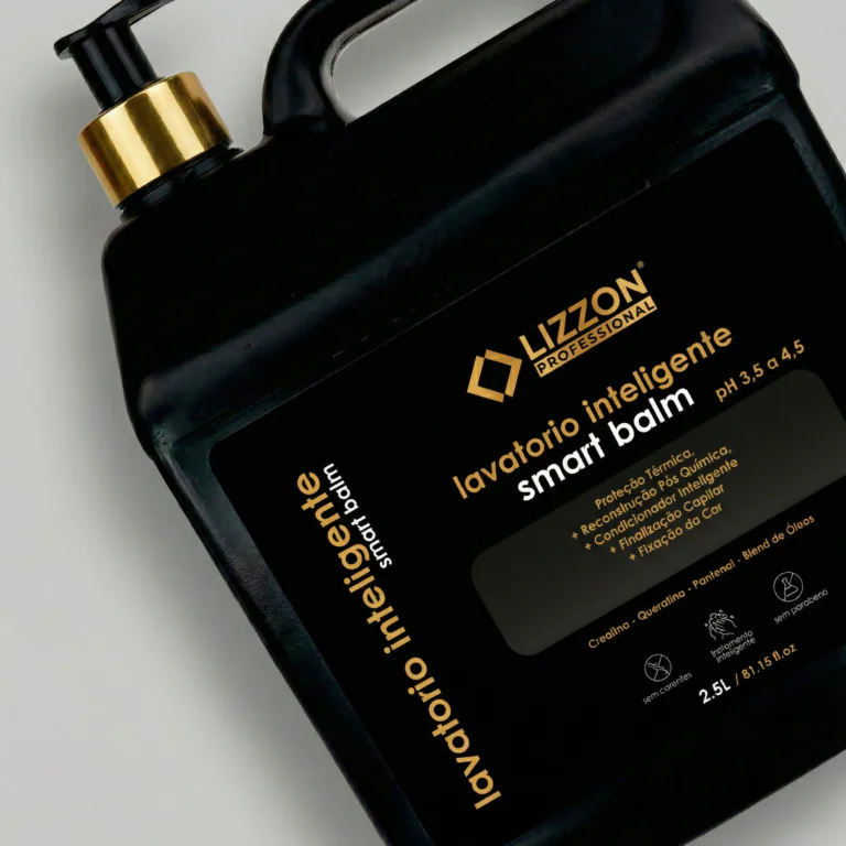 Um recipiente preto de 2,5 litros de Lizzon Professional Lavatorio Inteligente Smart Balm, com um rótulo preto e dourado que exibe detalhes do produto em espanhol, incluindo o nível de pH e os benefícios.