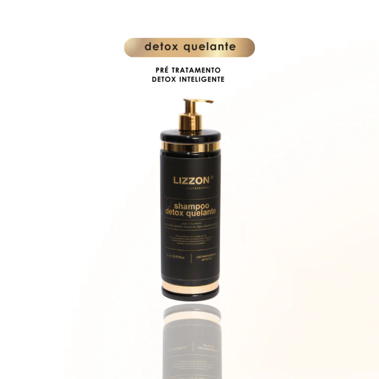 Um frasco de xampu Lizzon detox quelante com um dispensador de bomba dourado, em pé sobre um fundo branco. O rótulo é preto e dourado, e o texto acima do frasco diz detox quelante e pré tratamento detox inteligente.
