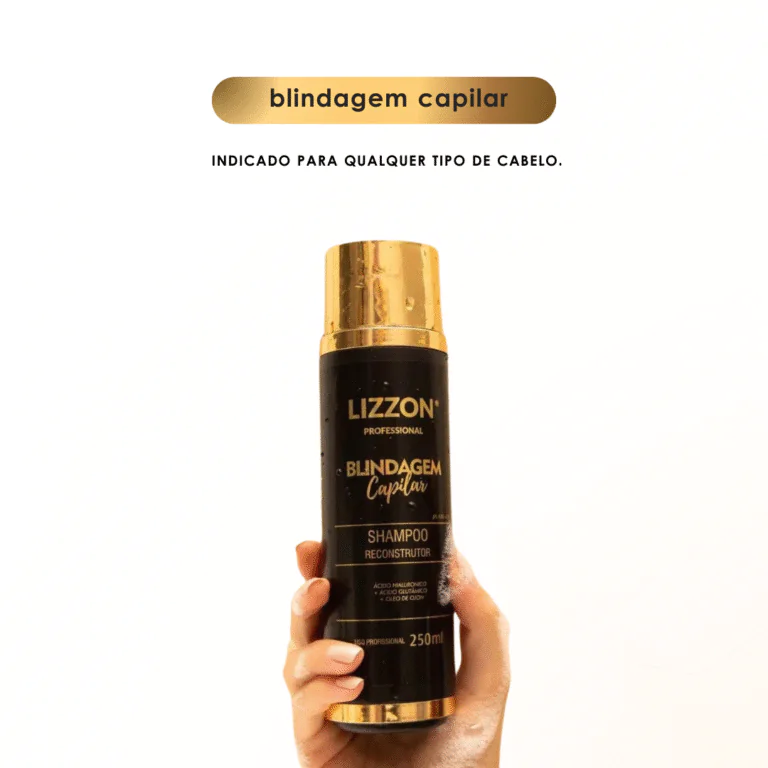 Uma mão segura um frasco de xampu Lizon Professional Blindagem Capilar contra um fundo claro. O rótulo indica que se trata de um xampu reconstrutor, 250 ml, adequado para todos os tipos de cabelo.