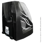 Um “Higienizador de Escovas Shiva Care Preto 220 V” preto, com linhas decorativas brancas e informações técnicas impressas na lateral. A tampa frontal, parcialmente transparente, revela parte do interior, e há um texto em português ao longo da borda direita.